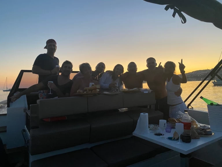 Motorová loď k pronájmu v Bandol za nejlepší cenu