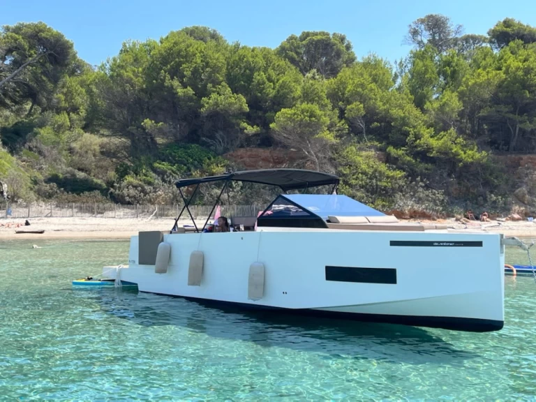 De Antonio Yacht D33 Cruiser jednotlivci a charterové společnosti v Bandol