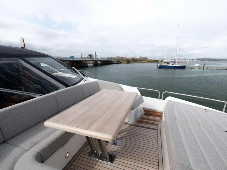 Pronájem lodi Palma de Mallorca lákavé ceny Yacht 86