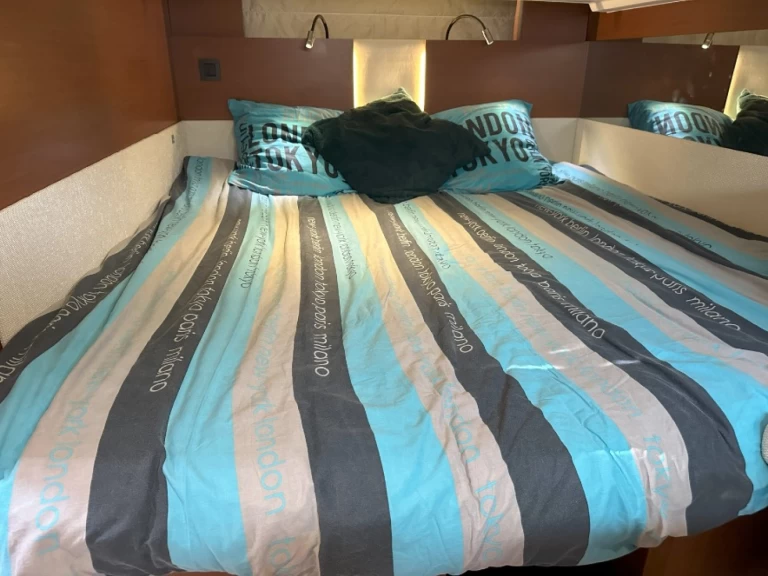 Pronájem Motorová loď Jeanneau s licencí