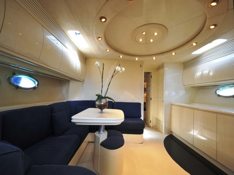 Motorová loď k pronájmu v Poltu Quatu za nejlepší cenu