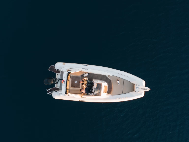 Pronajmout Motorová loď se skipperem či ne Solemar v Makarska