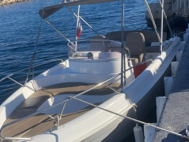 Pronajmout Motorová loď se skipperem či ne B2 Marine v Marseille