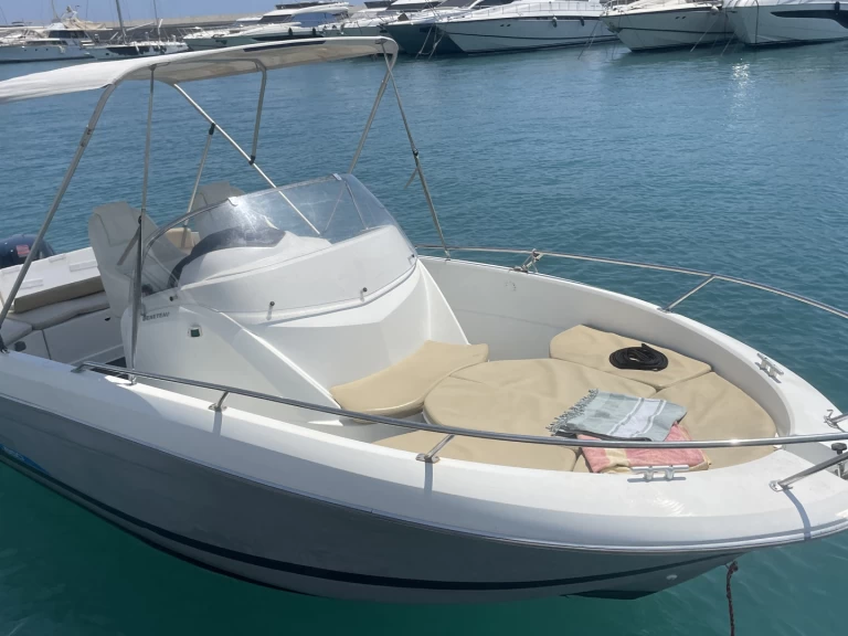 Pronajmout si Bénéteau Flyer 650 Open v Nice