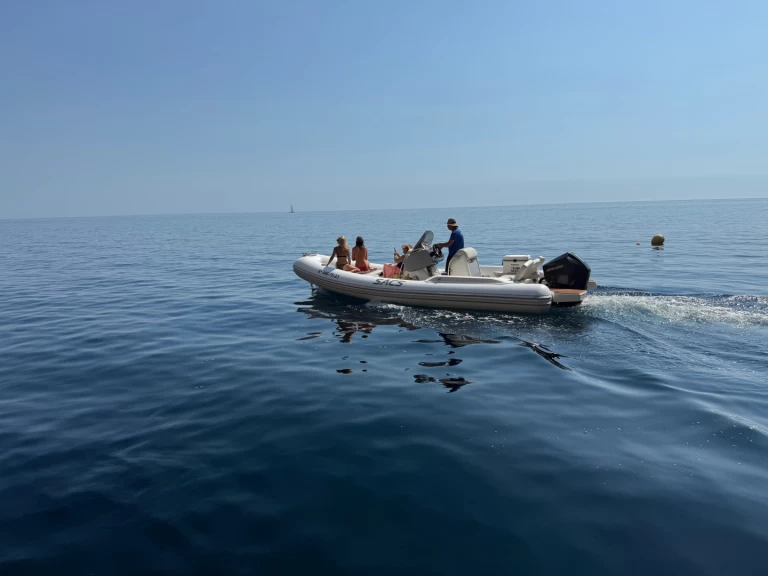 Sacs Sacs S 700 jednotlivci a charterové společnosti v l'Estartit