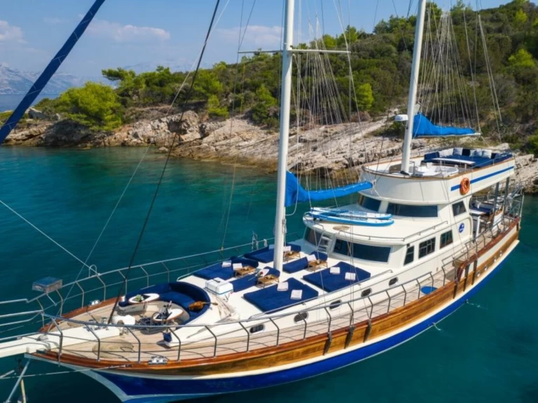 Pronajmout si Custom Made Saint Luca v Omiš