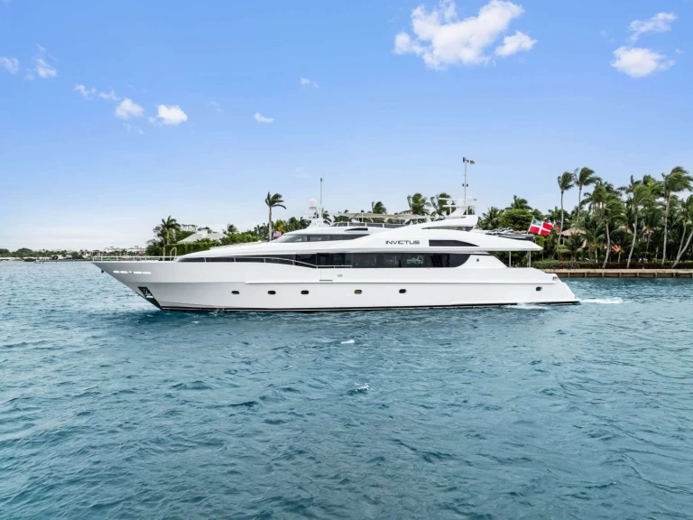 Palmer Johnson INVICTUS jednotlivci a charterové společnosti v Newport