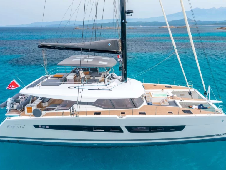 Pronajmout si Fountaine Pajot SEMPER FIDELIS v Grenadines