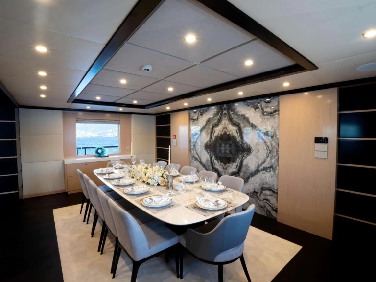 Pronájem Jachta Custom s licencí