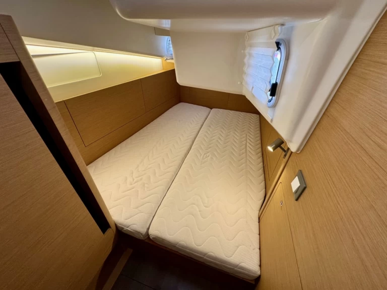 Pronájem jachty v Kalamata -Jeanneau Sun Odyssey 410 na Samboatu