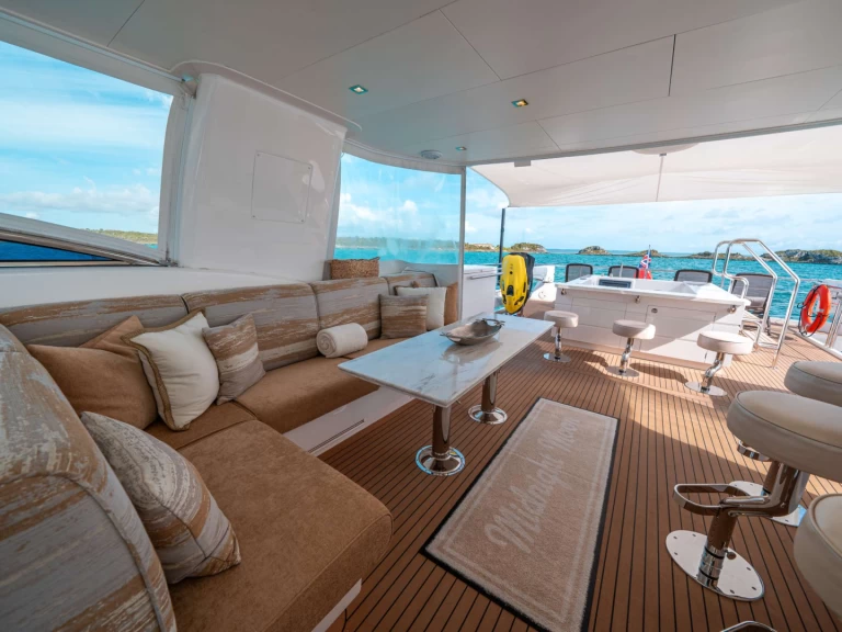 Pronajmout si Horizon MIDNIGHT MOON v Nassau