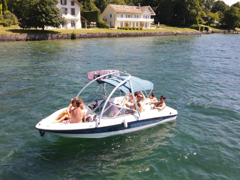 Pronájem Motorová loď Bayliner s licencí