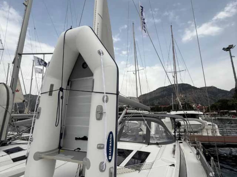 Pronajmout si Bavaria Bavaria C46 v Göcek 