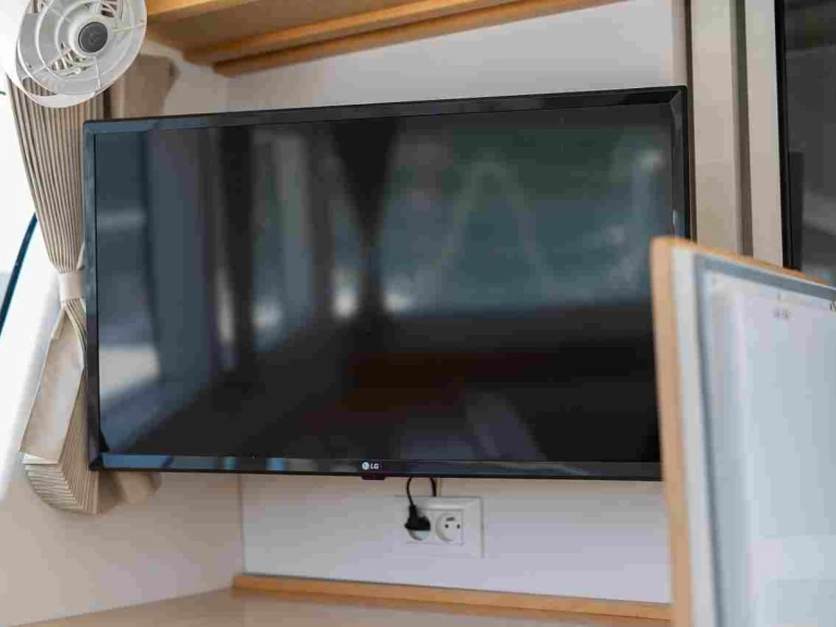 Pronajmout Katamarán se skipperem či ne Lagoon v Punat