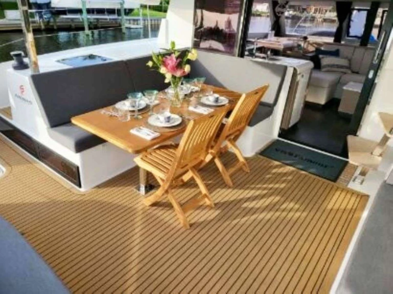 Pronájem Jachta Fountaine Pajot s licencí