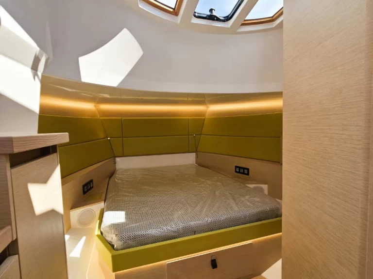 Pronájem Motorová loď Vanguard s licencí