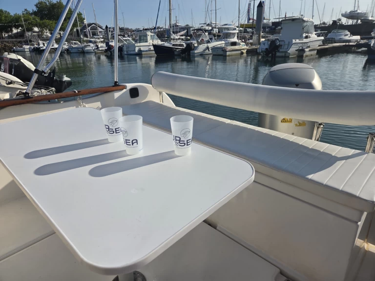 Pronájem Motorová loď Ocqueteau s licencí