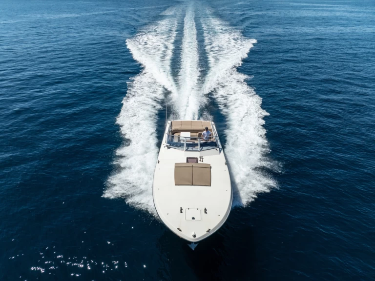 Pronajmout Motorová loď se skipperem či ne Itama v Saint-Tropez