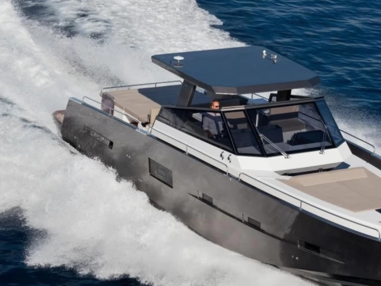 MED YACHT  Med Yacht 52 jednotlivci a charterové společnosti v Cogolin