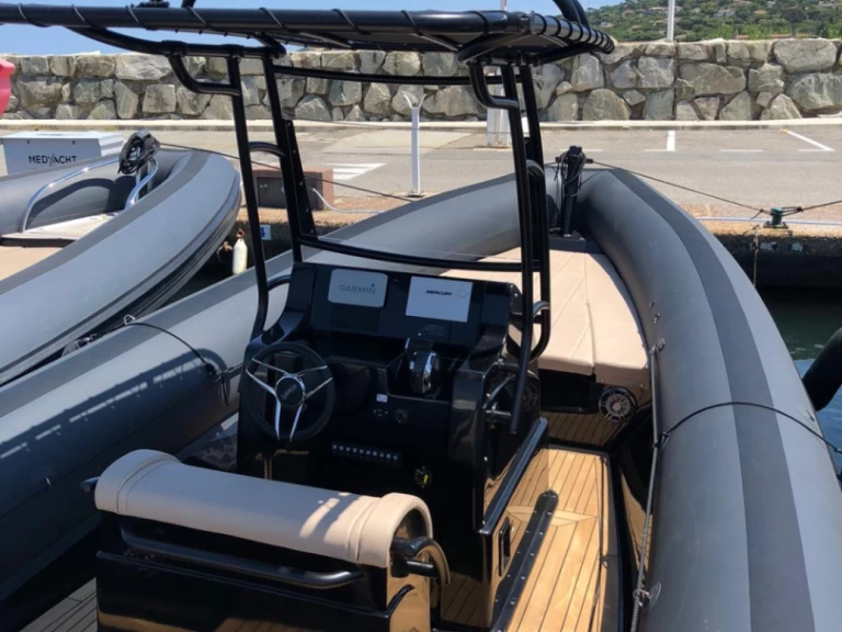 Pronájem Polotuhá loď v Cogolin -Sea Water 280 Smeralda 