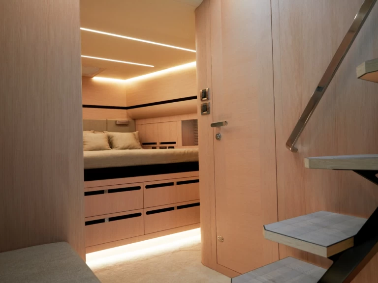 Pronajmout si MEDYACHT MED 42 v Saint-Tropez