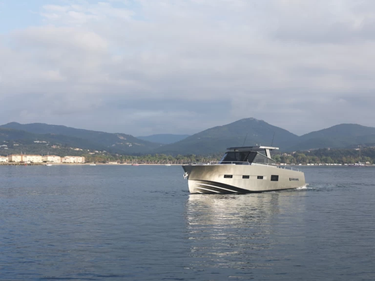 Pronajmout si MED YACHT  Med Yacht 52 v Cogolin