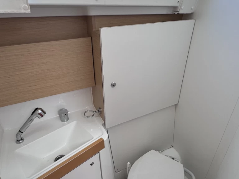 Bénéteau Oceanis 38 jednotlivci a charterové společnosti v Sukošan