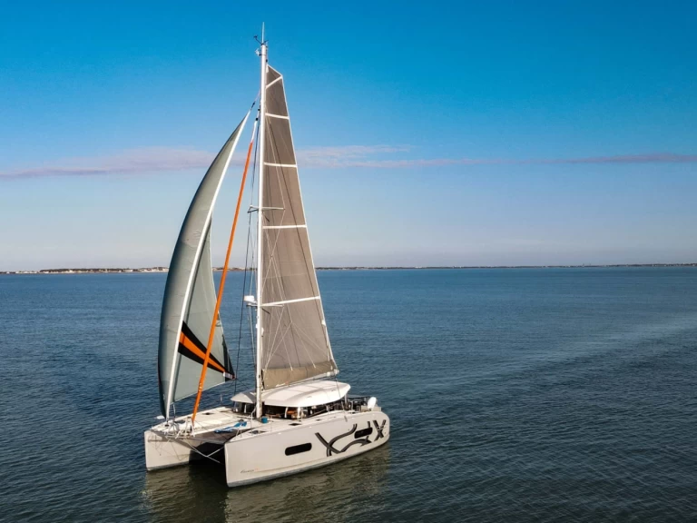 Excess Excess 11 jednotlivci a charterové společnosti v La Rochelle