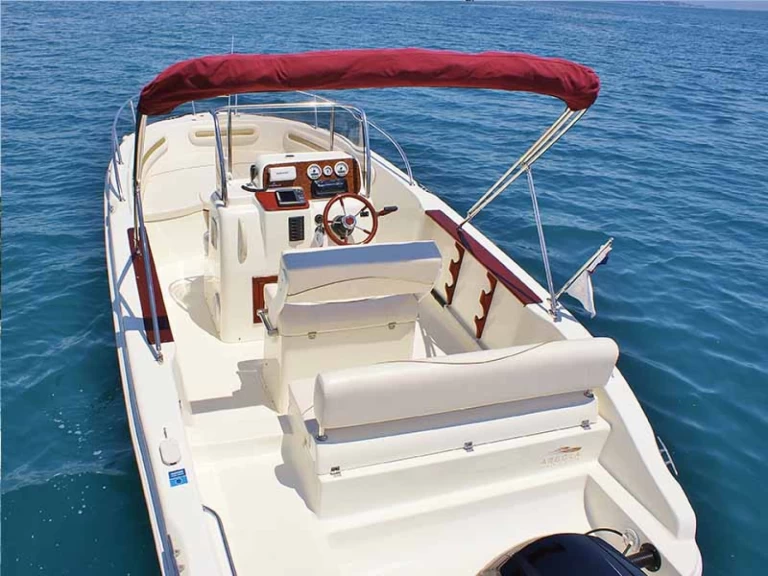 Pronájem lodi Mingolla Brava 22 Open v Šibenik  na Samboatu