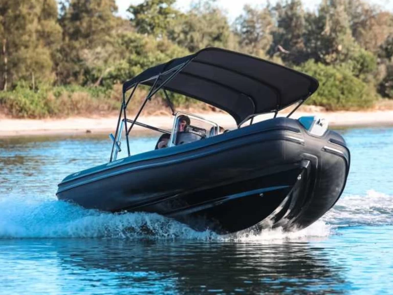 Pronájem Polotuhá loď v Šibenik  -Italboats Predator 700 T