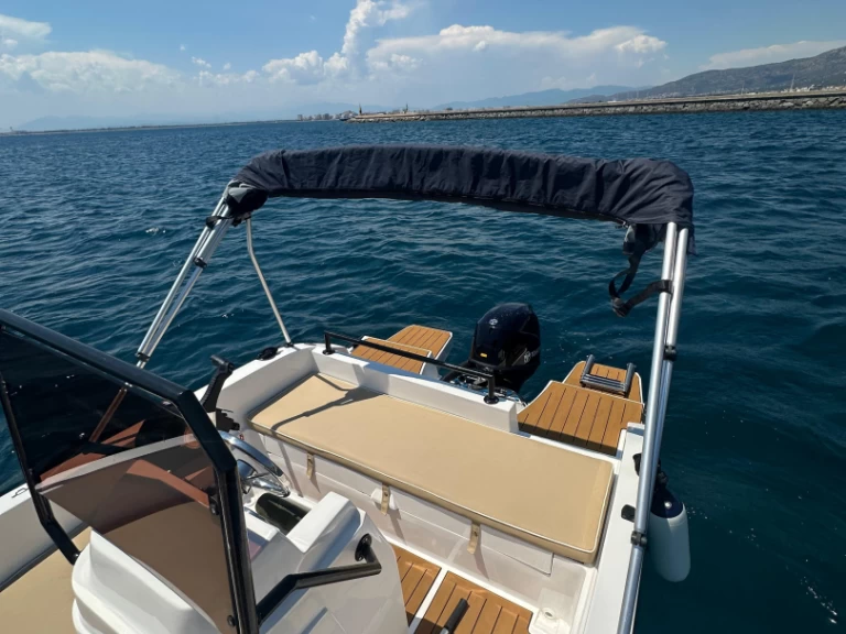 Pronájem lodi Roses lákavé ceny BF 470