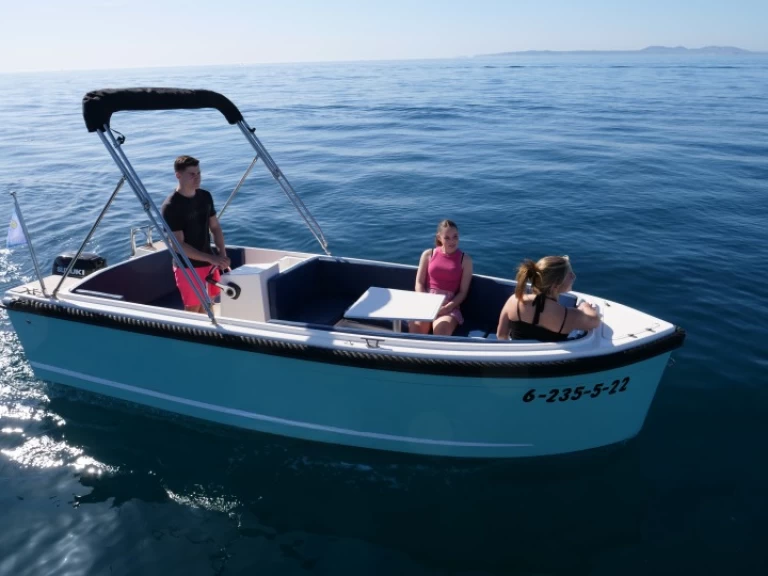 Motorová loď k pronájmu v Roses za nejlepší cenu