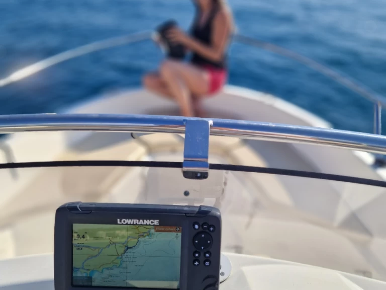 Pronájem Motorová loď Jeanneau s licencí