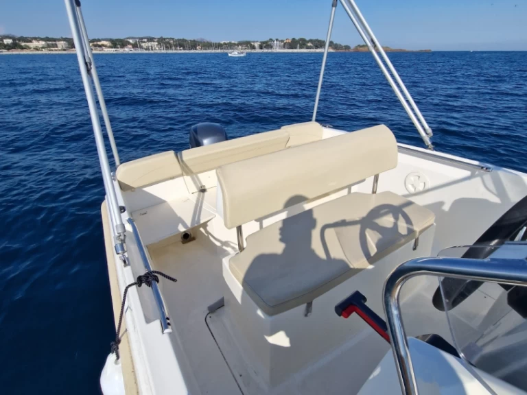 Pronajmout si Jeanneau cap-camarat 505 Style v Saint Raphael