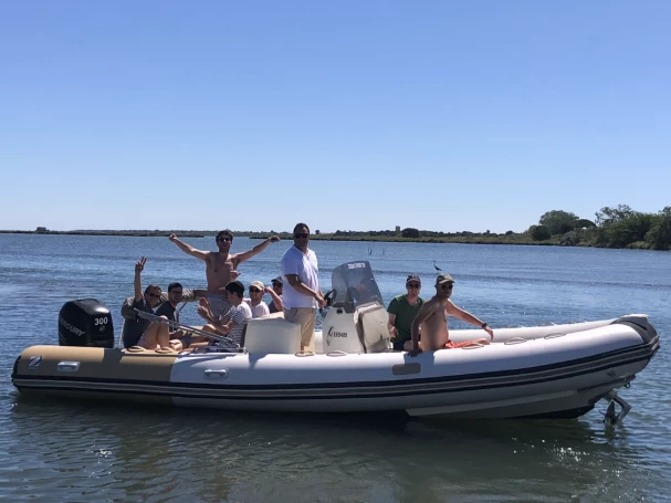 Polotuhá loď k pronájmu v Carnon-Plage za nejlepší cenu