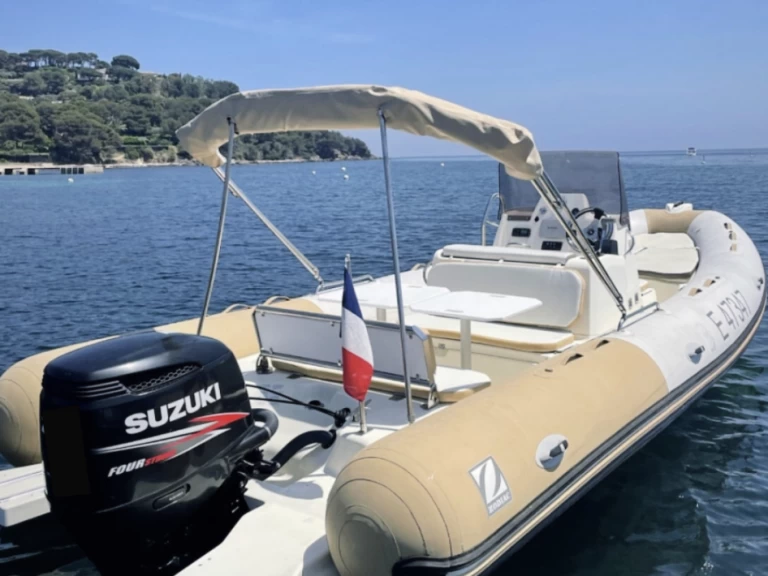 Polotuhá loď k pronájmu v Carnon-Plage za nejlepší cenu