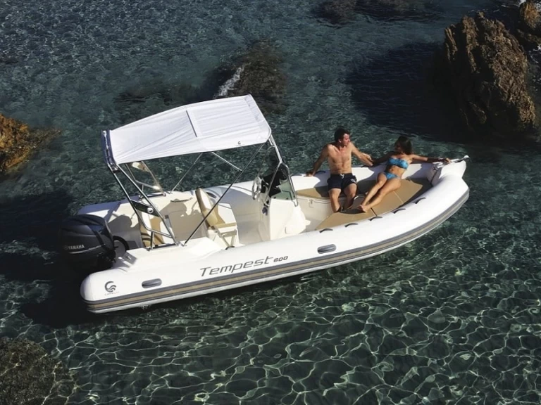 Pronajmout si Capelli Tempest 600 v Marine de Sant'Ambrogio