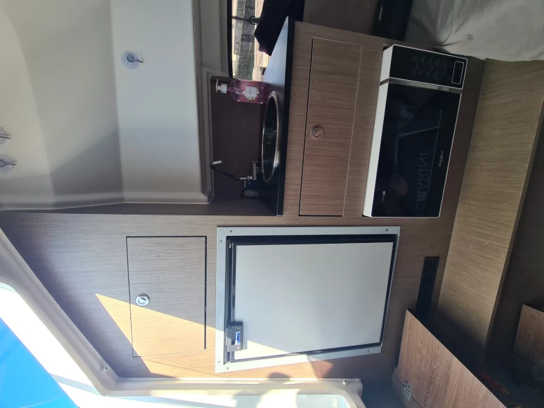 Pronájem Motorová loď Bénéteau s licencí