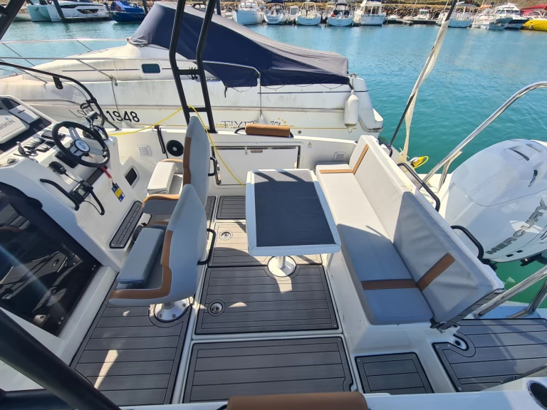 Pronájem Motorová loď v Les Sables-d'Olonne -Bénéteau Flyer 8 SUNdeck
