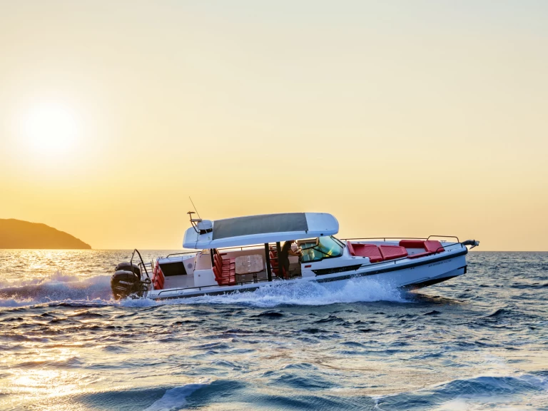 Pronajmout si Axopar Axopar 37 Sun-Top v Ornós