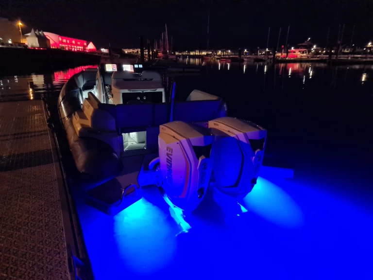 Pronájem Polotuhá loď Zodiac s licencí