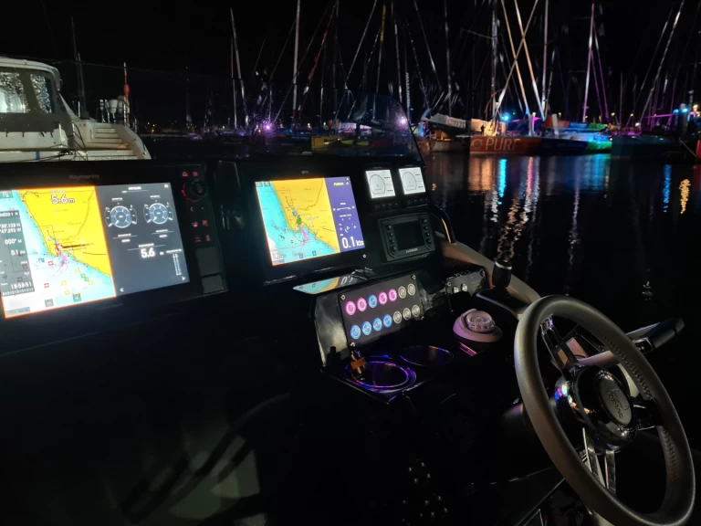 Zodiac Medline 9 jednotlivci a charterové společnosti v Les Sables-d'Olonne