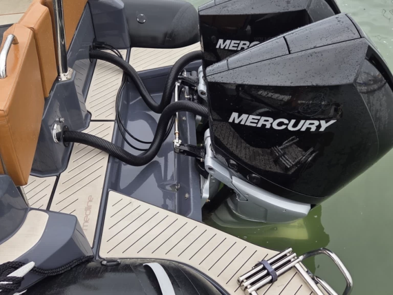 Zodiac Medline 9 jednotlivci a charterové společnosti v Les Sables-d'Olonne