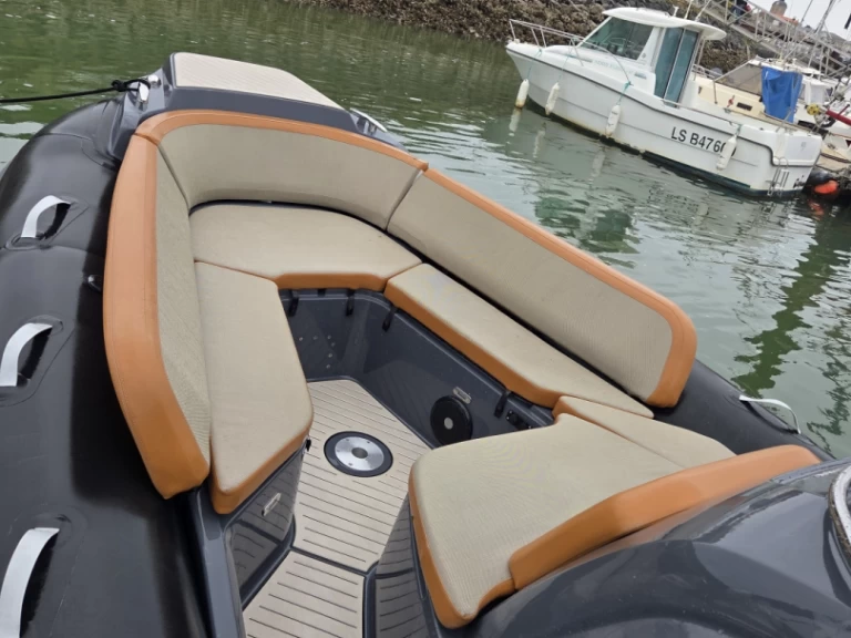 Pronajmout si Zodiac Medline 9 v Les Sables-d'Olonne