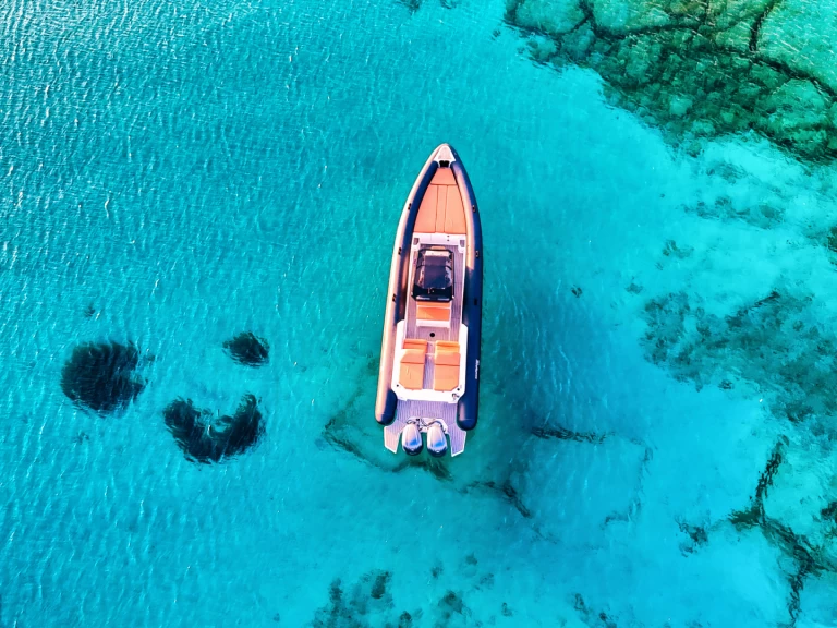 Pronájem lodi Seafighter Shadow 36 v Ornós na Samboatu