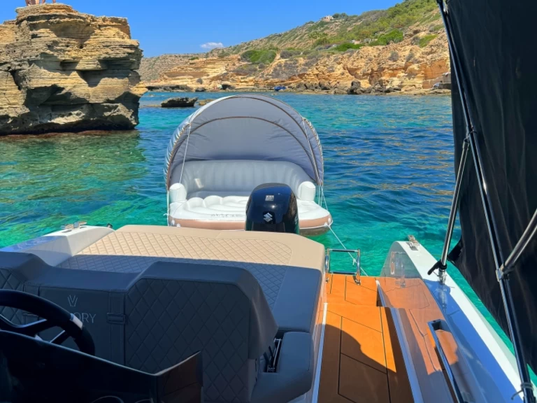 Pronájem Motorová loď Valory s licencí