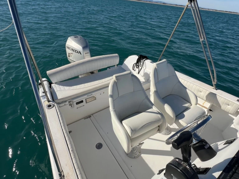 Motorová loď k pronájmu v Sainte-Maxime za nejlepší cenu