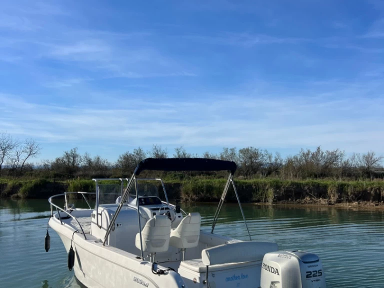 Sessa Marine Key Largo 23 jednotlivci a charterové společnosti v Sainte-Maxime