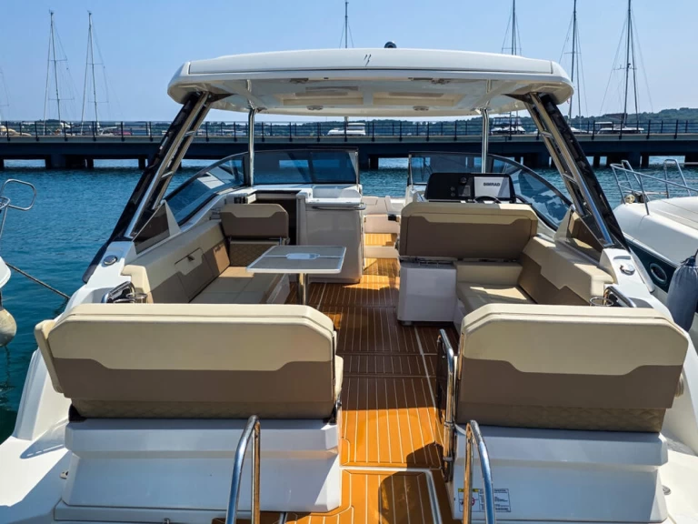 Pronájem lodi Aquila Aquila 32 v Pula na Samboatu