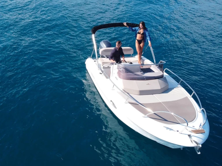 Pronájem Motorová loď Mingolla s licencí